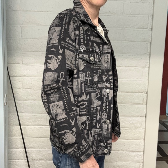 Universal Monsters black jean jacket Size MEDIUM - Picture 3 of 7